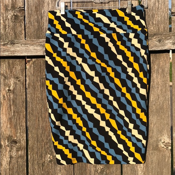 LulaRoe Cassie Pencil Skirt - Picture 2 of 3